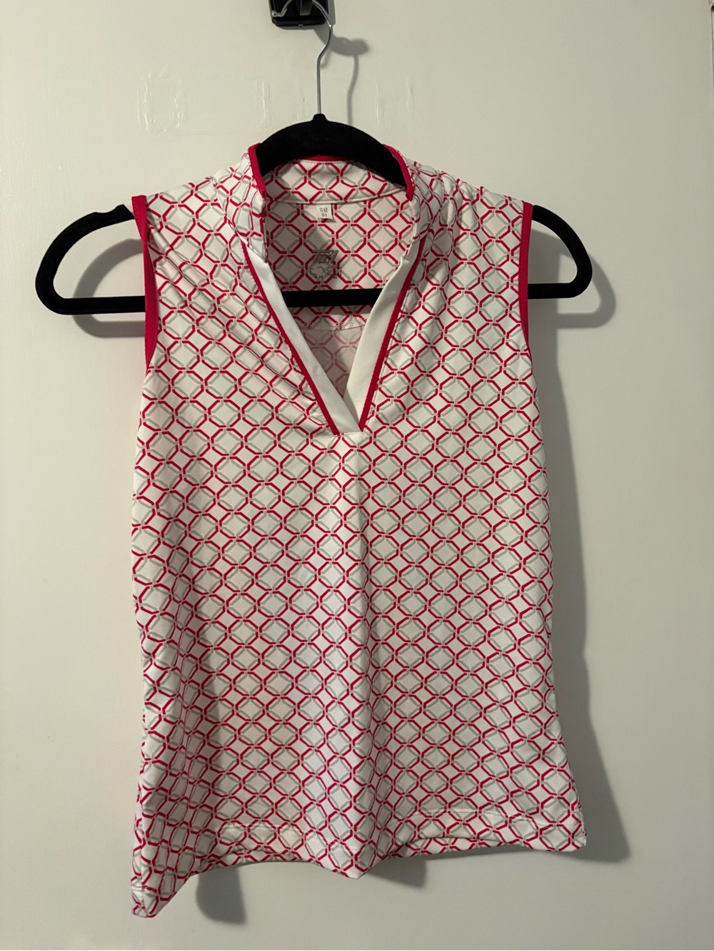 TAIL White and Pink Sleeveless Geometric V-Neck Golf Shirt